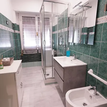 דירה Tina's House Near Metro A